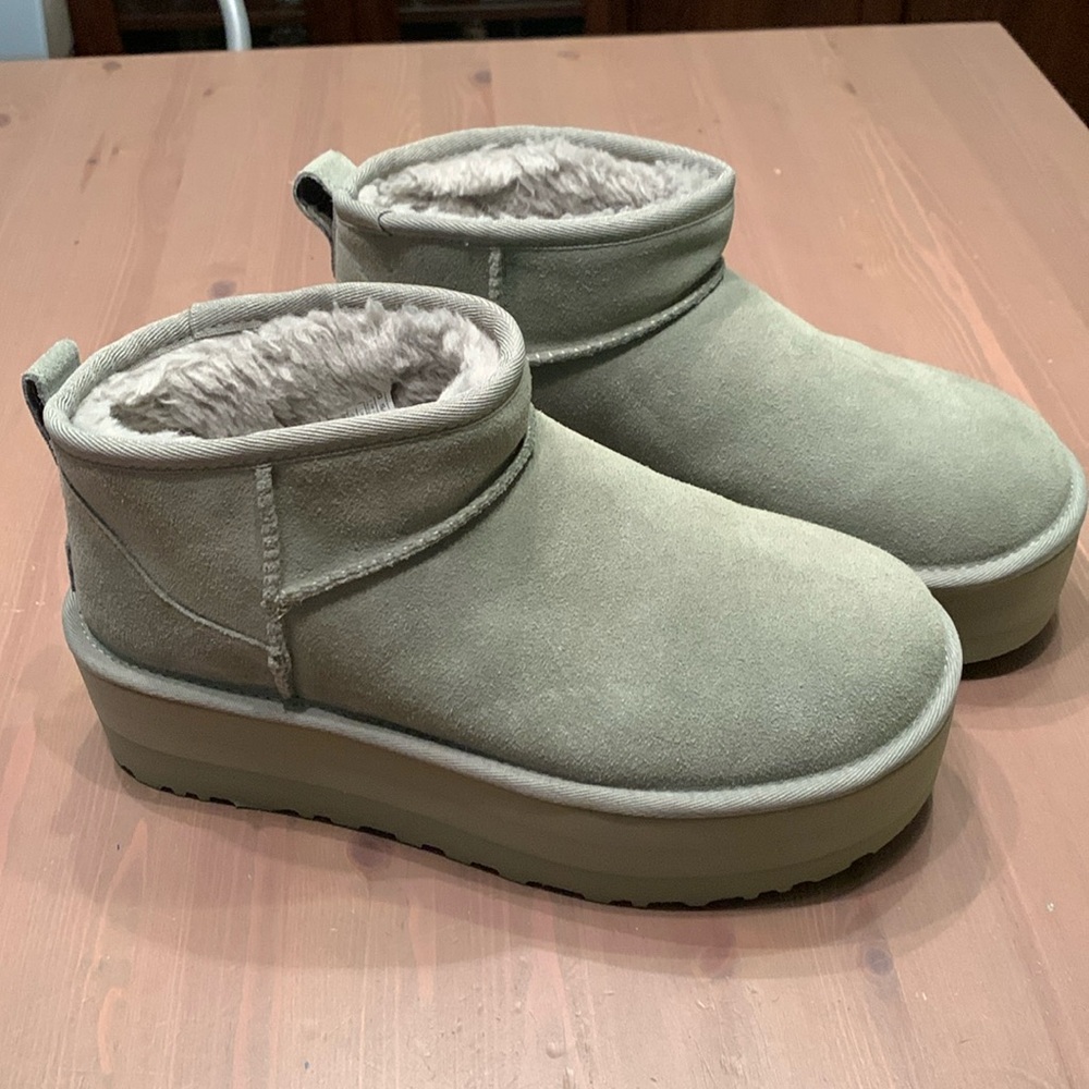 UGG Classis Ultra Mini Platform 8